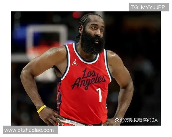 热火与猛龙季后赛第五场激战回顾球迷热情高涨精彩瞬间不容错过